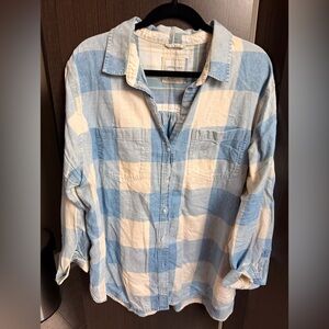 American Eagle Outfitters Blue and Cream Checkered Shirt